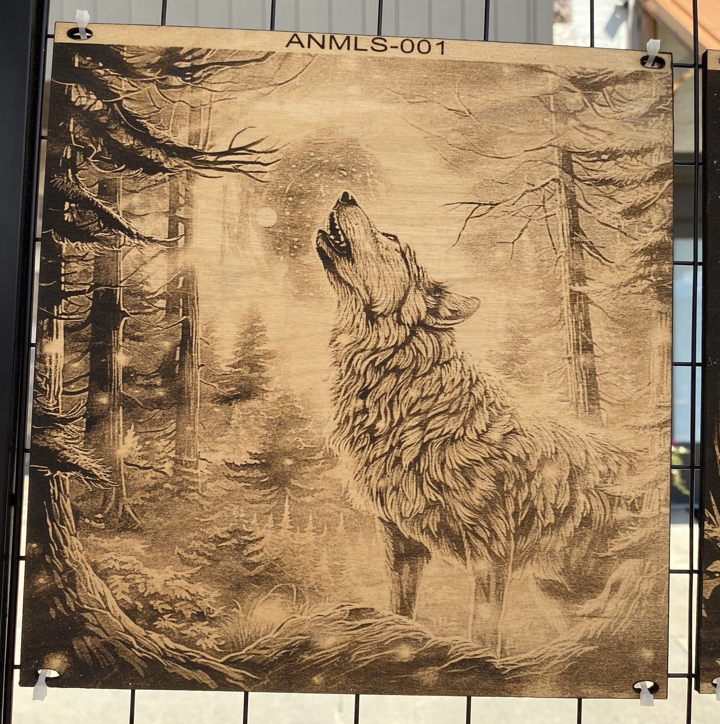 Title: "Lone Howl – Midnight Majesty" SKU: ANMLS-001